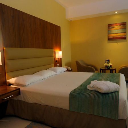 Howard Johnson By Wyndham Abu Dhabi Downtown Eksteriør bilde