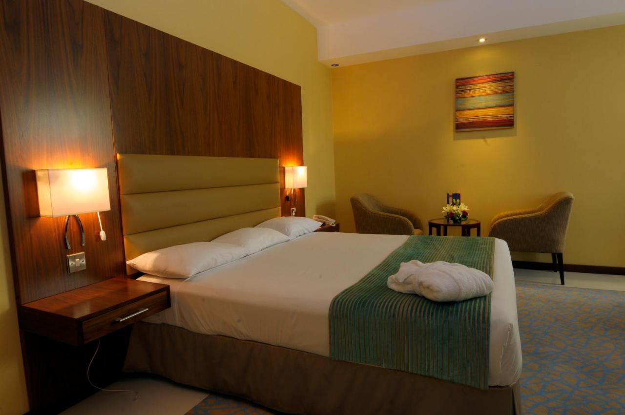 Howard Johnson By Wyndham Abu Dhabi Downtown Eksteriør bilde